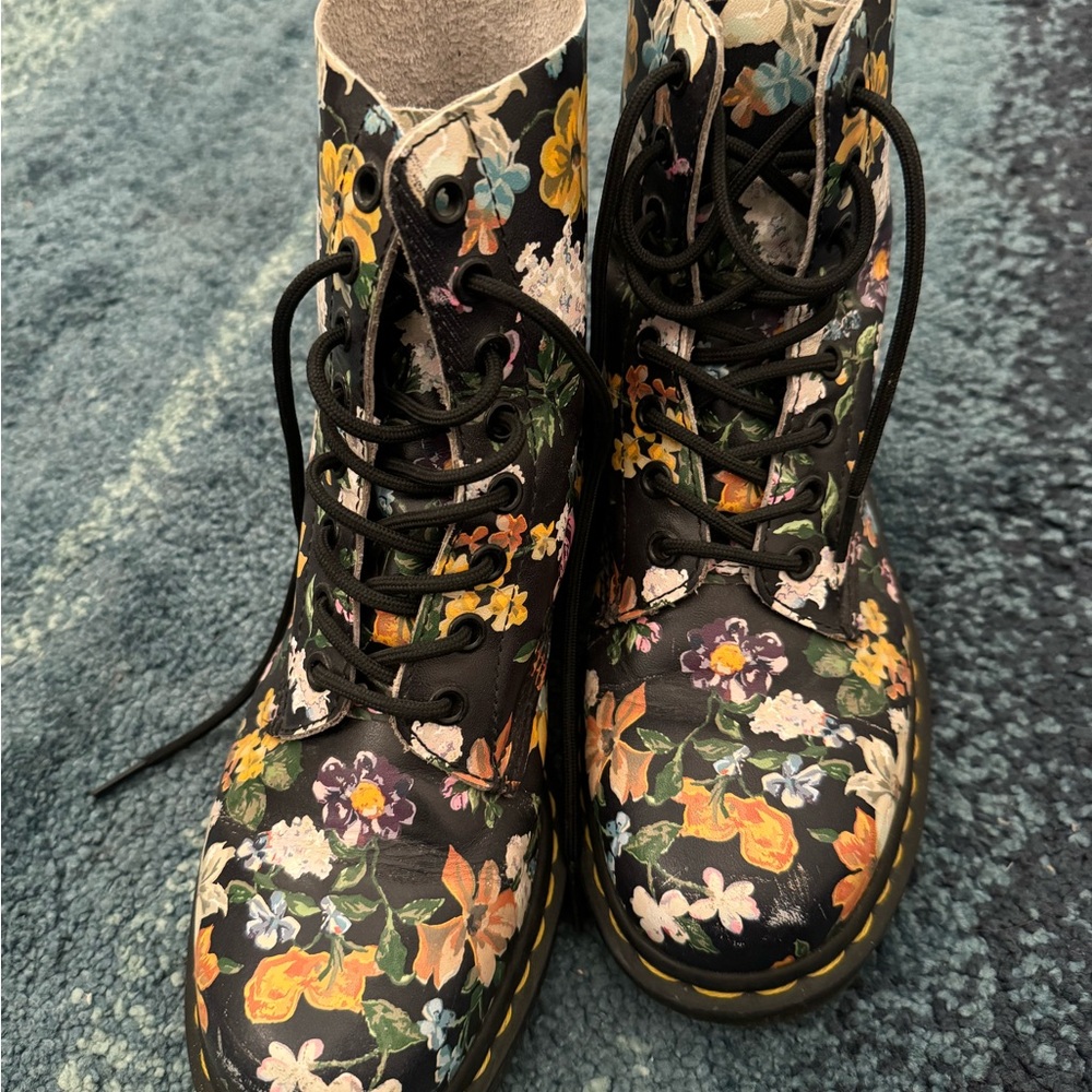 Dr Martens flower pattern boots